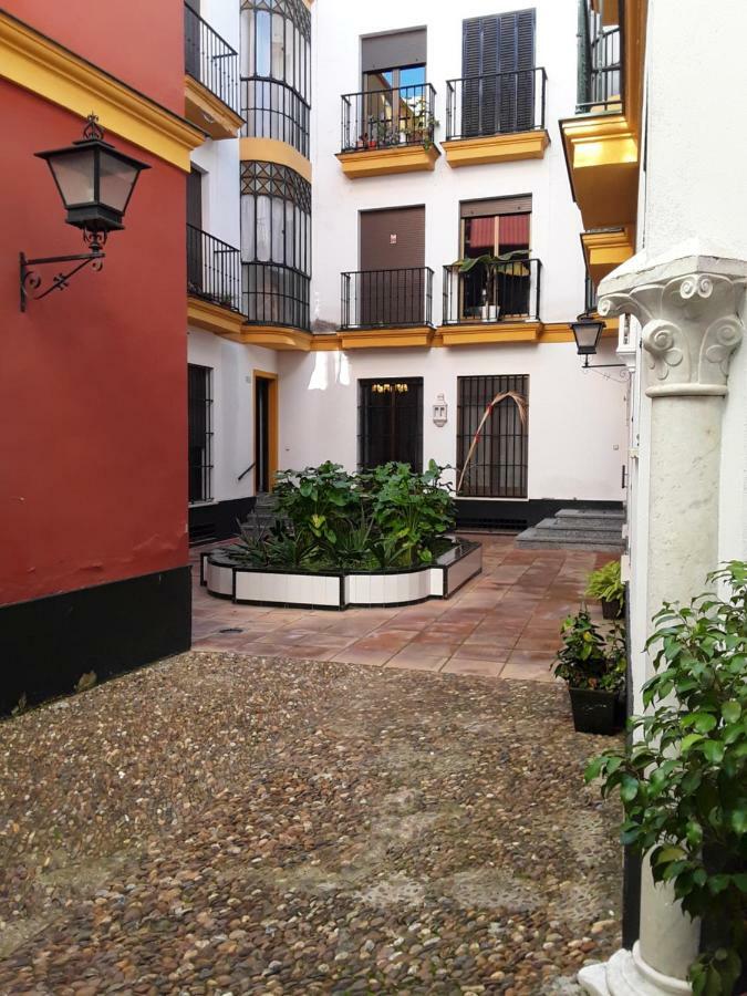 Junto a casa pilatos Sevilha Exterior foto